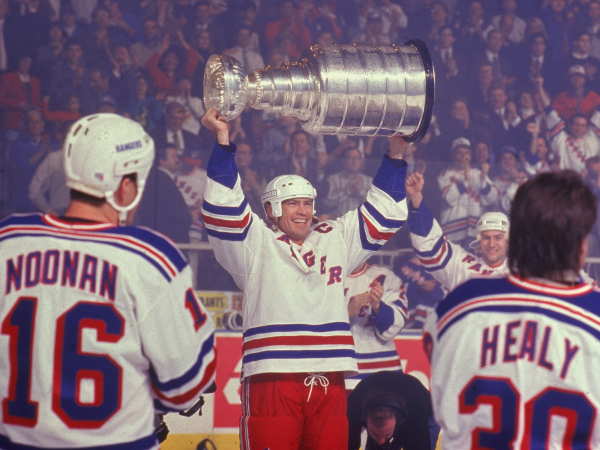 mark-messier-rangers-trade-2000.jpg